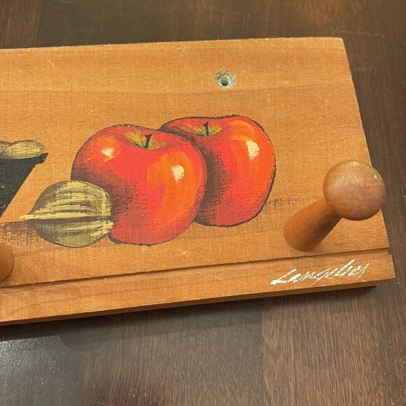 Hand painted pegboard apple pie - Picture 2 of 5